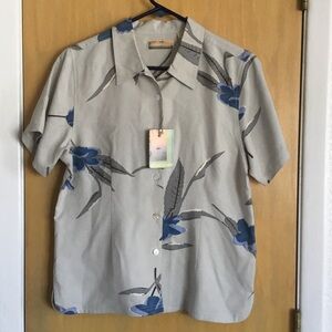Woman’s Beige Short-Sleeve Floral Button-Up Shirt - Blue print